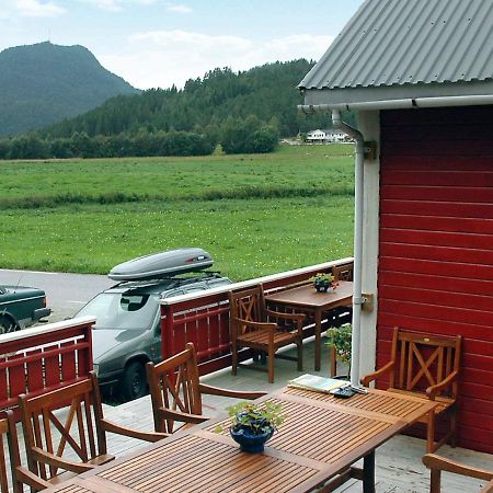 Three-Bedroom Holiday Home In Isfjorden Torvik Ruang foto